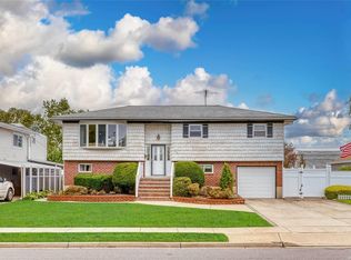 526 Sandhill Rd, Wantagh, NY 11793