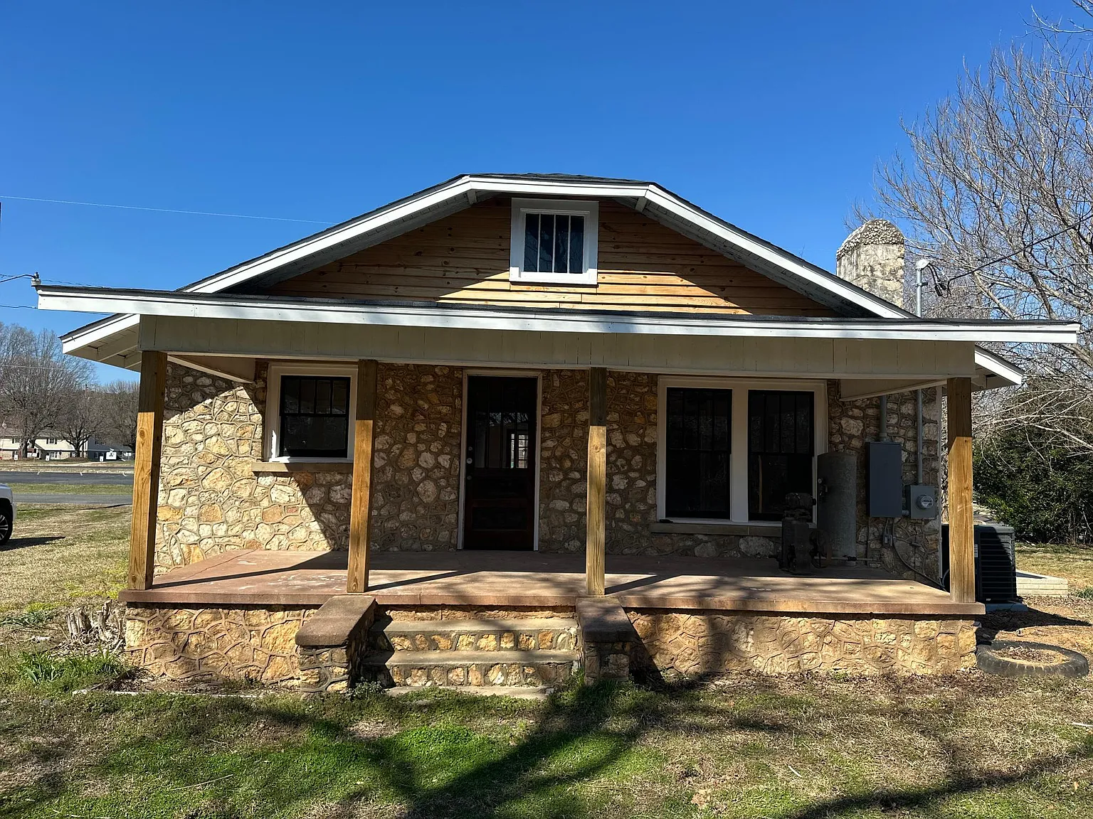 118 E Raleigh St — Photo 2