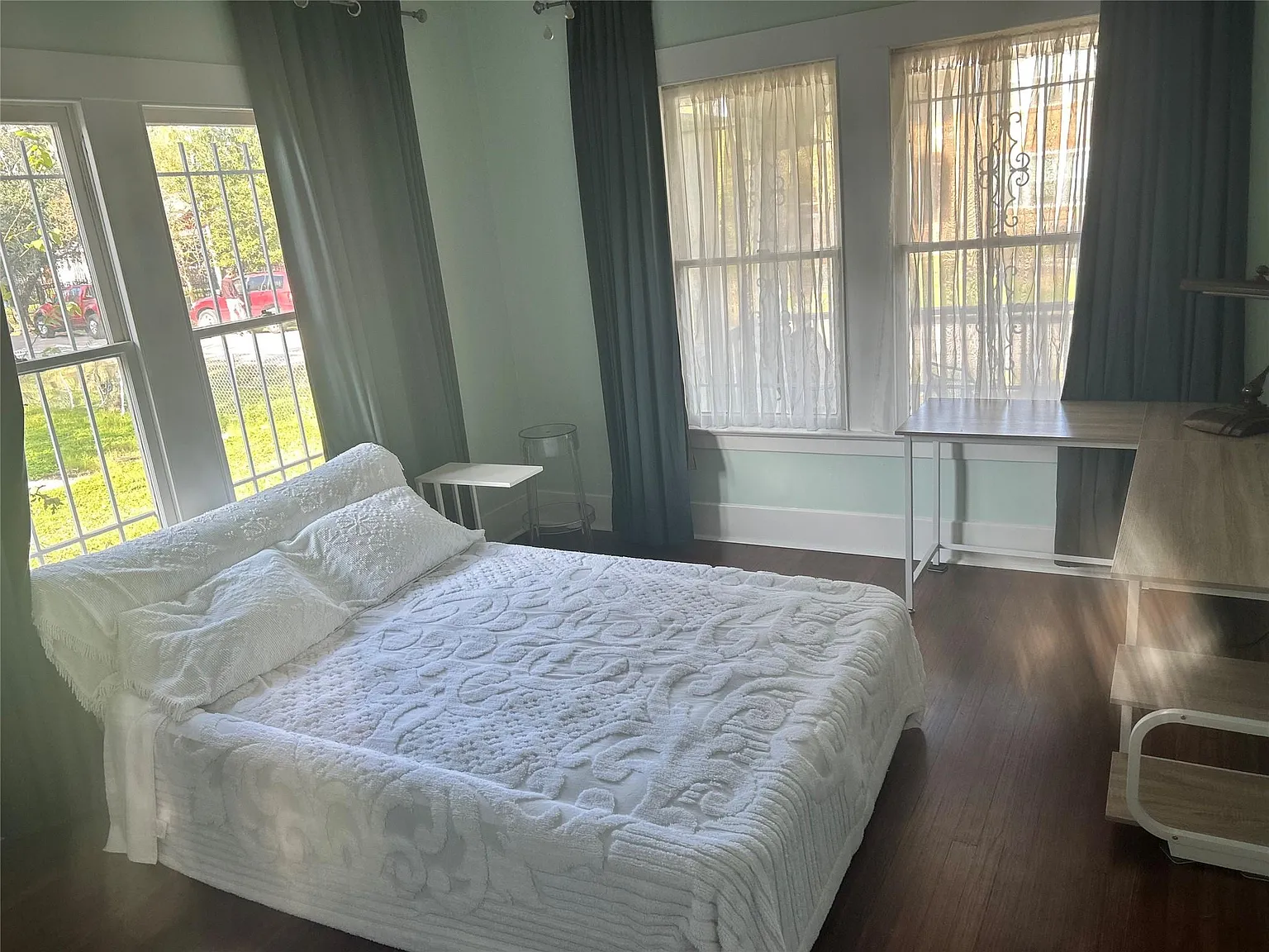 1 bed, 1.0 bath, 1066 sqft, $1,700 — Photo 2