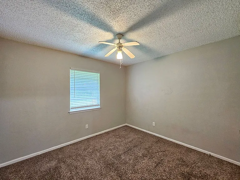 2301 Zinnia Ct — Photo 15