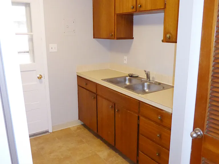 1200 Castlerock Dr — Photo 4