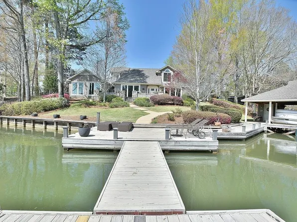 239 Robin Dr, Hamilton, GA 31811