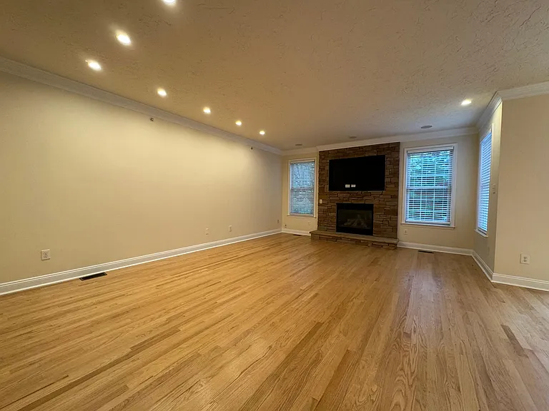 400 Barefield Ln — Photo 6