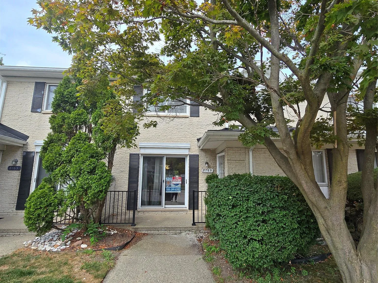 2 bed, 1.5 bath, 1201 sqft, $1,559 — Photo 1