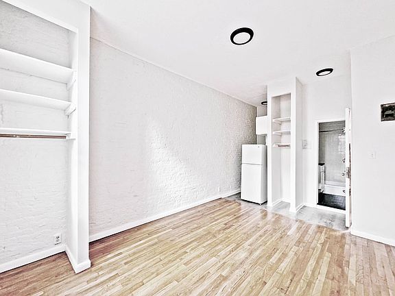 2nd image of 171 Avenue C Front 1