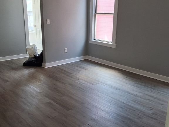 3rd image of 173 Schuyler Ave