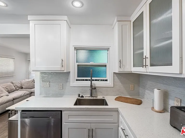 6440 W 87th Pl — Photo 12