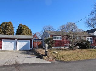 191 Center Ave, Middletown, RI 02842