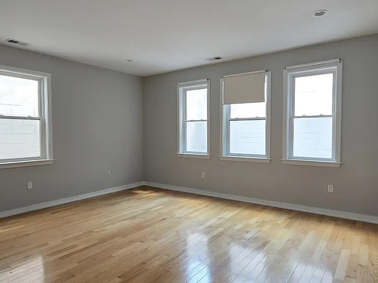 2006-08 Walnut St #13 — Photo 16