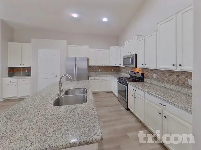 8529 W Hughes Dr — Photo 7