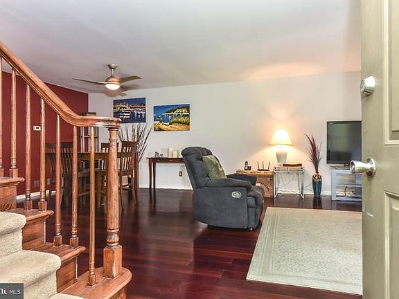 4th image of 18 Naudain Ct