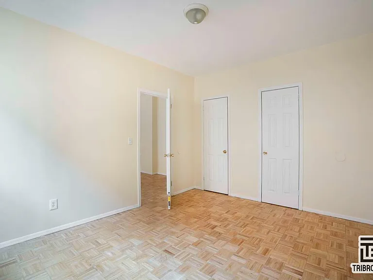 452 City Island Ave #2B — Photo 4