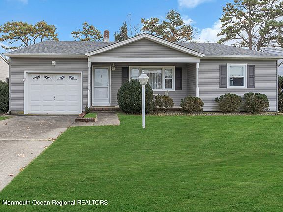 3rd image of 16 Nostrand Drive