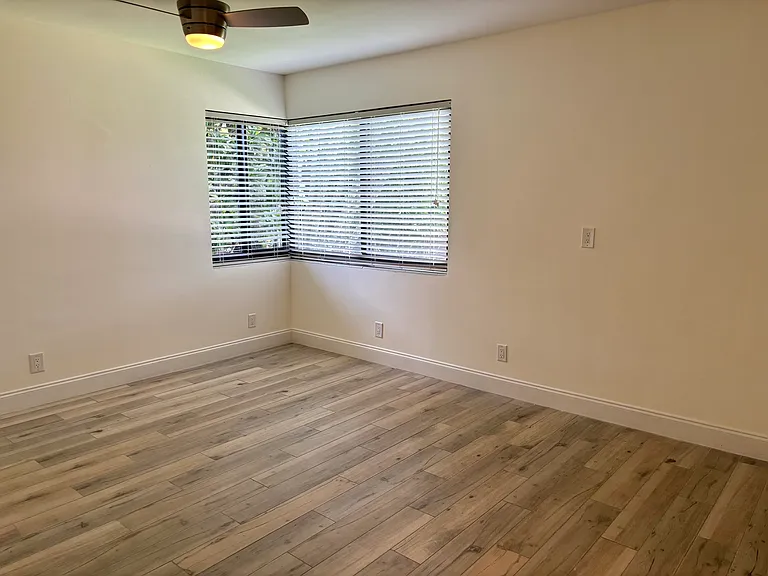 310 Orange Way — Photo 33