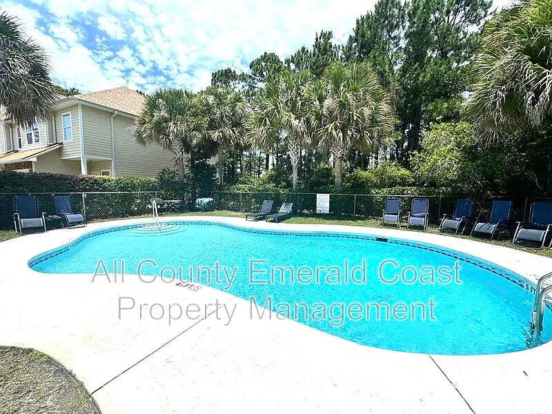 3 bed, 2.5 bath, 1350 sqft, $1,950 — Photo 1