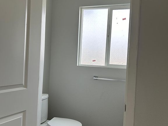 1/2 Bathroom