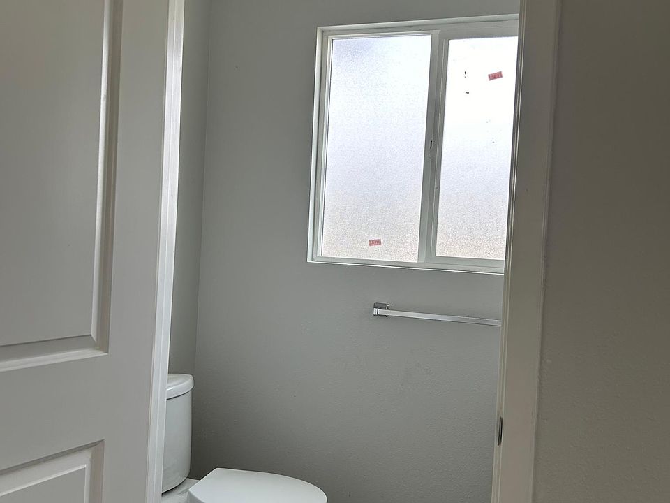 1/2 Bathroom