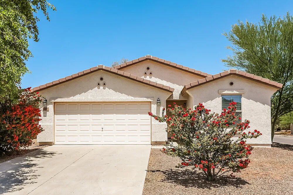 3 bed, 2.0 bath, 1454 sqft, $2,620 — Photo 1