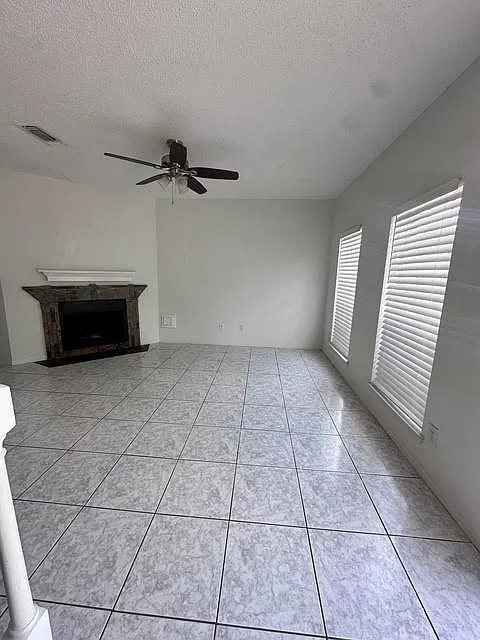 3 bed, 2.5 bath, 1152 sqft, $1,800 — Photo 2