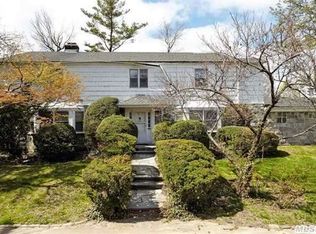 168 W Shore Rd, Great Neck, NY 11024