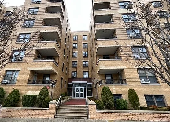 Sold by Dom Realty | media 4