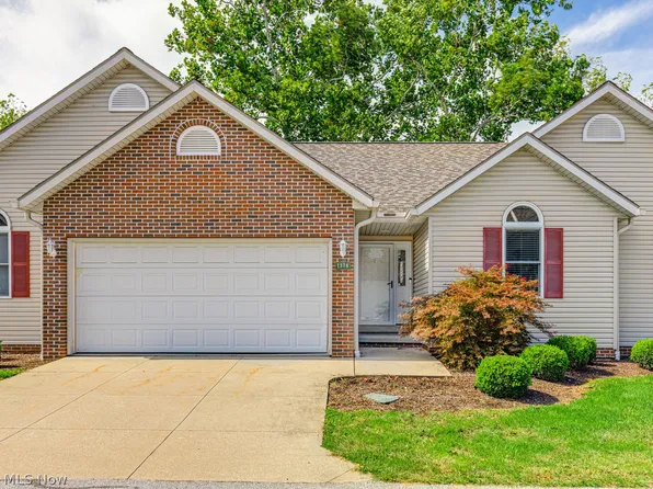 1378 Waters Edge Dr, Akron, OH 44313