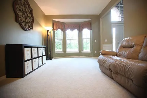 4 bed, 2.5 bath, 3302 sqft, $3,100 — Photo 3