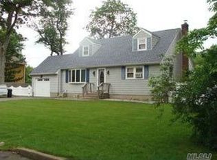 9 Thomas Ave, Bay Shore, NY 11706
