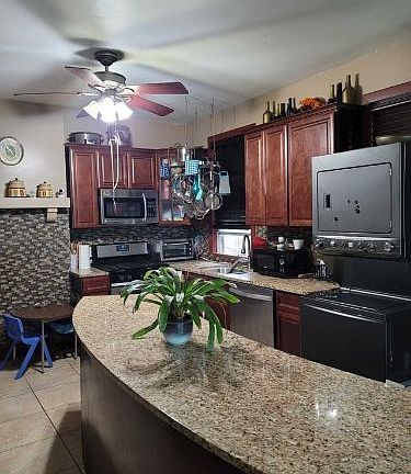 3rd image of 564 Sandford Ave