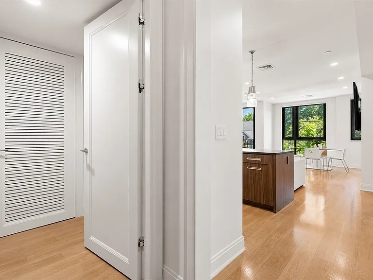 100 Linden St #203 — Photo 20