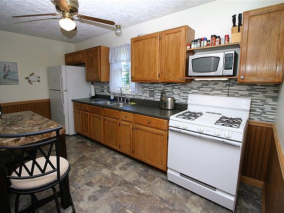 3rd image of 4513 Greengarden Blvd