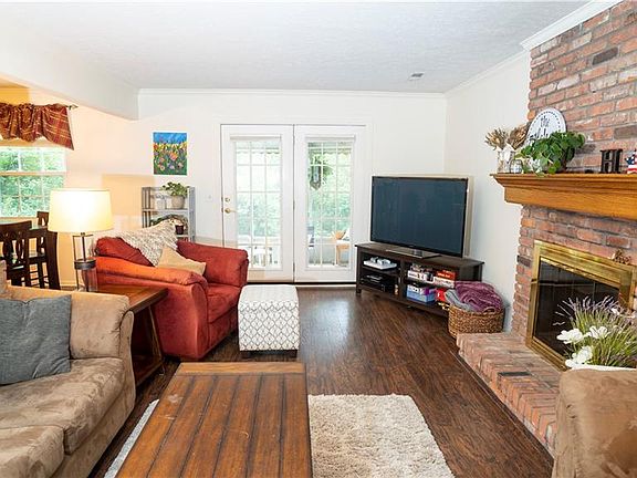 5th image of 1801 Rolling Hills Dr A