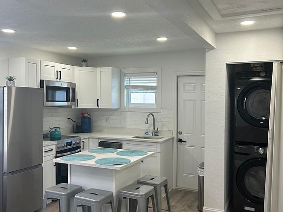4th image of 511 8th St N #C