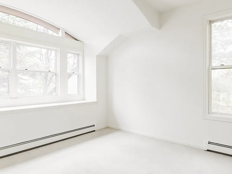 910 Kalmia Ave — Photo 4