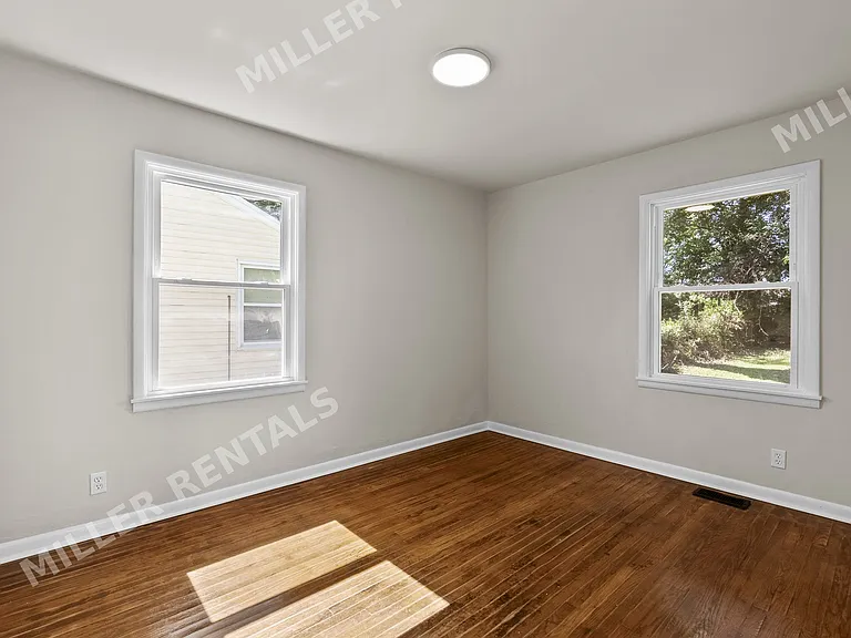 3606 Hudson Ave — Photo 12