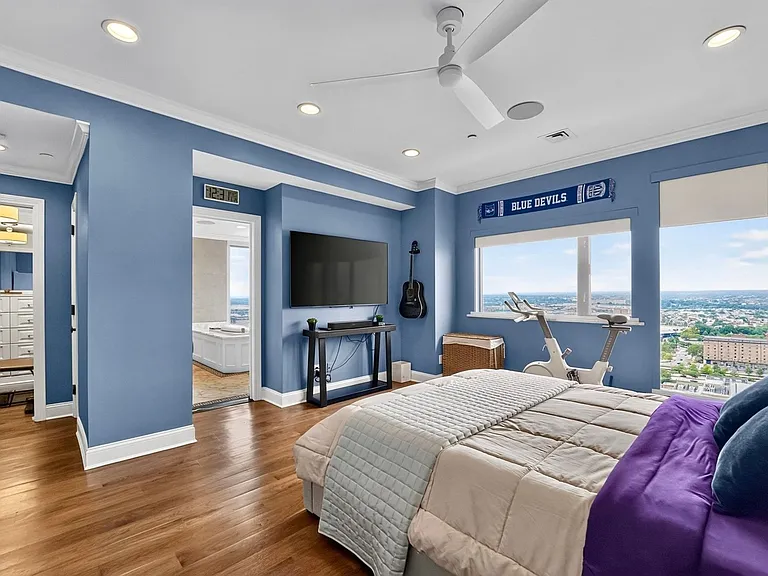 10 E Lee St #2305 — Photo 31