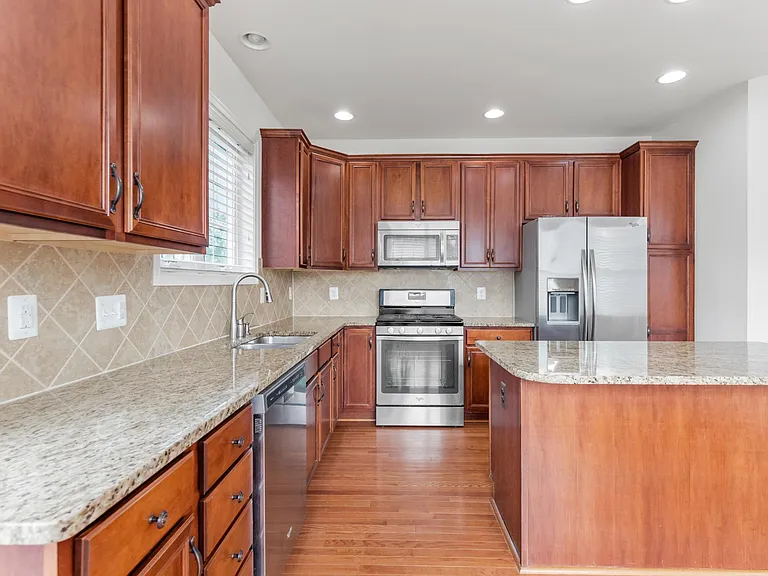 Ample of Cabinets & Counter space