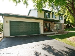 830 Spring Ct, Lake Zurich, IL 60047