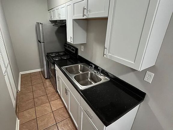 3rd image of 672 Knox Blvd Unit 38