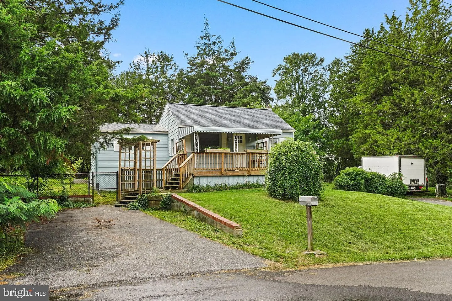 3 bed, 1.0 bath, 837 sqft, $2,250 — Photo 3