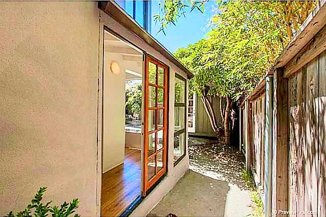 Private entryway