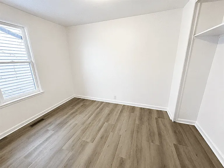 2852 Warsaw St — Photo 9