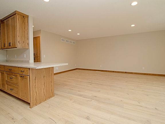 5th image of 610 Martin Ave #2A