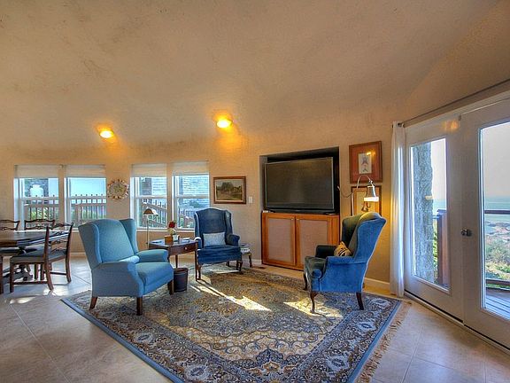 5th image of 1010 Hanley Dr