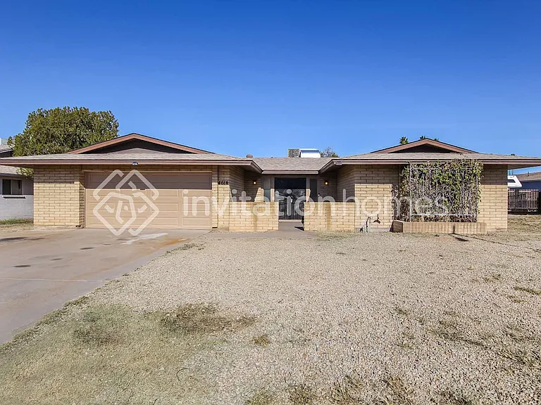 4614 W Sunnyside Ave — Photo 1