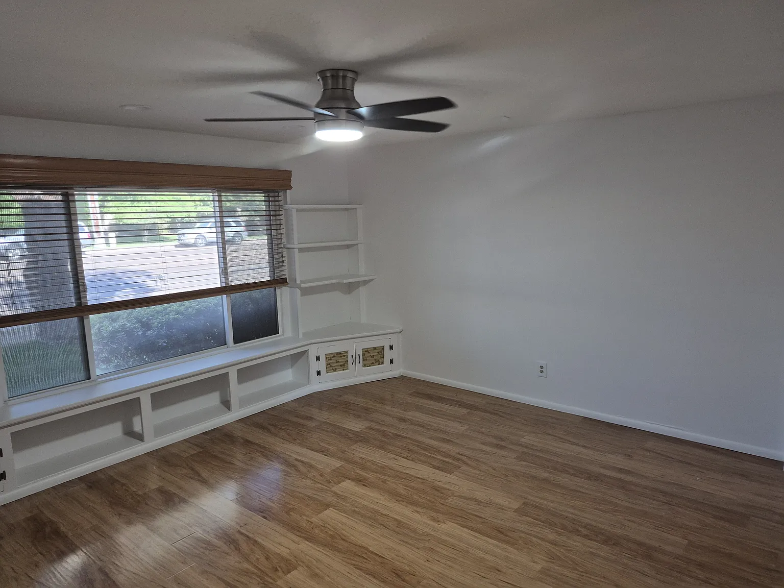 3 bed, 1.5 bath, 1408 sqft, $2,200 — Photo 4