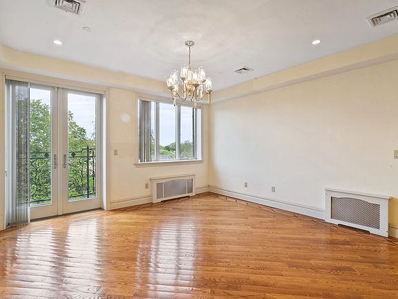 4th image of 1674 E 22nd St APT 5A