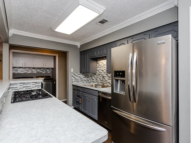 2517 Rosewood Dr — Photo 12