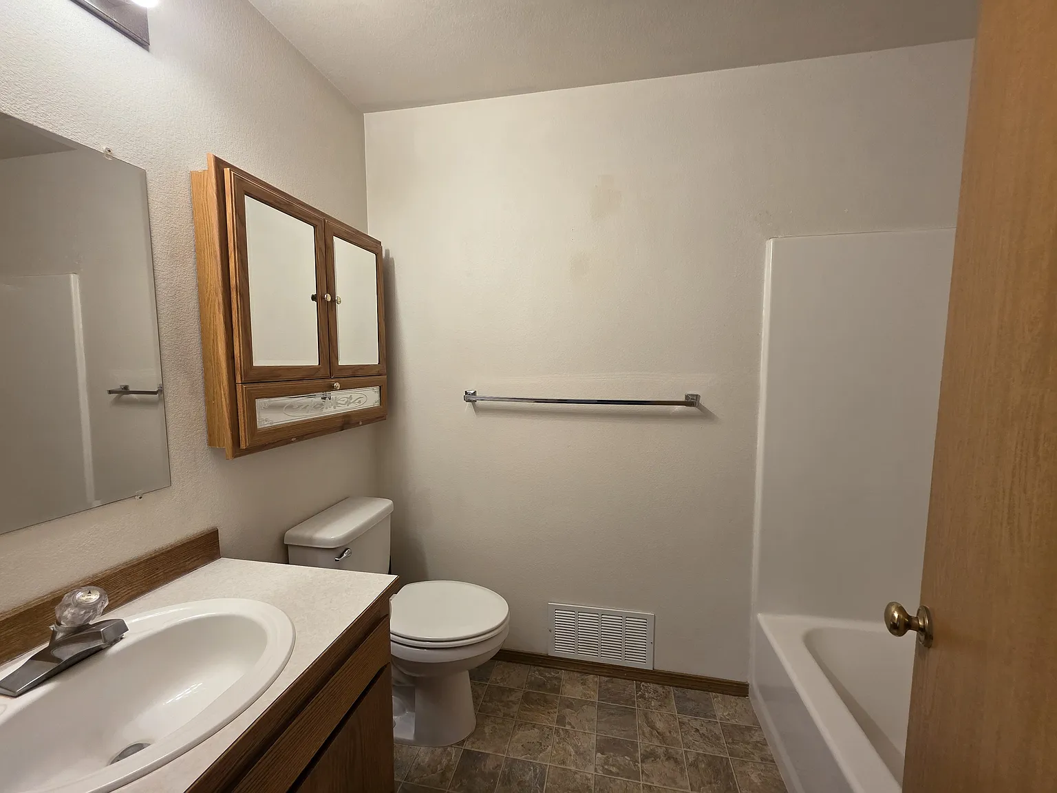 2 bed, 880 sqft, $1,695 — Photo 4