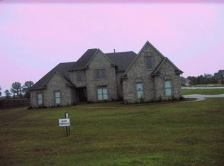 581 Swinnea Lakes Dr, Southaven, MS 38672
